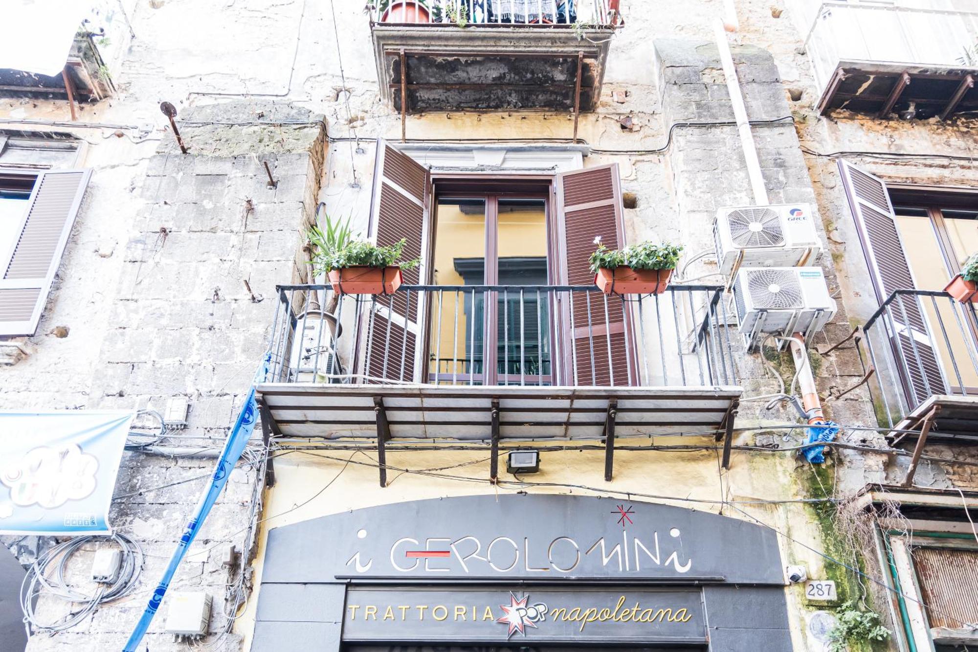 La Maschera Di Pulcinella Naples Exterior photo